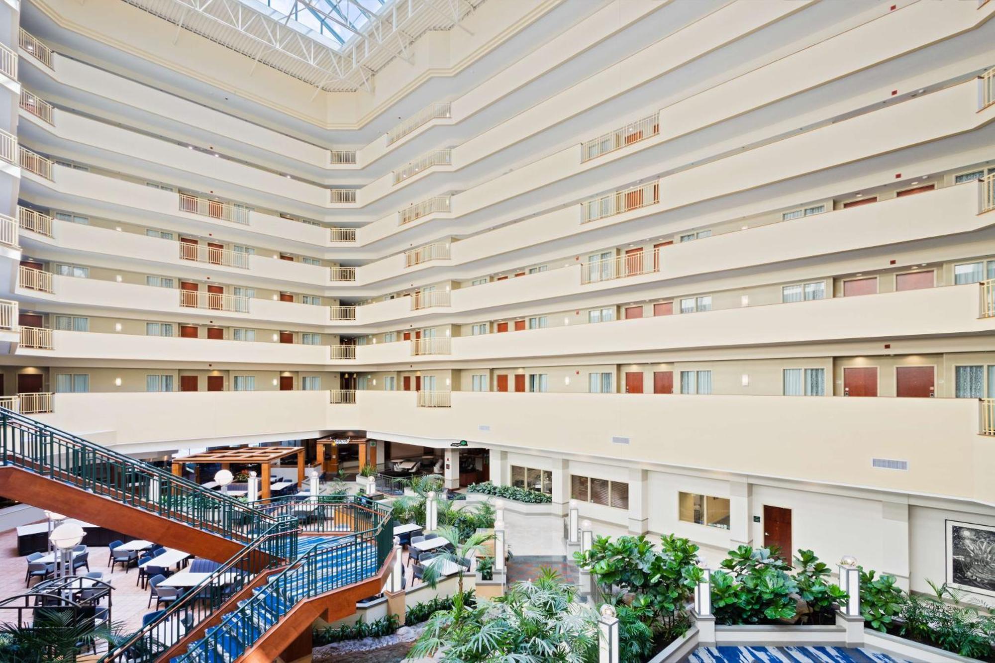 Embassy Suites By Hilton Tampa Usf Near Busch Gardens Экстерьер фото